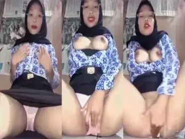 Jilbab Kacamata Sange Berat Asyik Main Jari